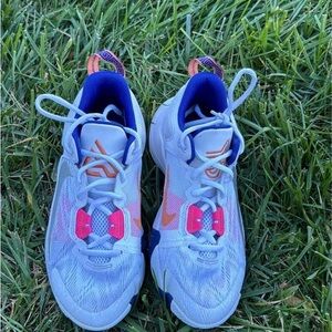 NIKE Giannis Immortality 2 - GIRLS size 3.5